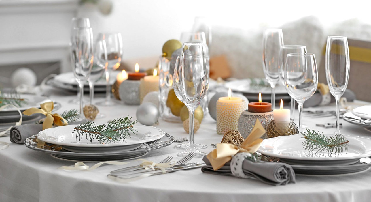 Сервировка праздничного стола с бокалами Bohemia и свечами Candy Light - фото