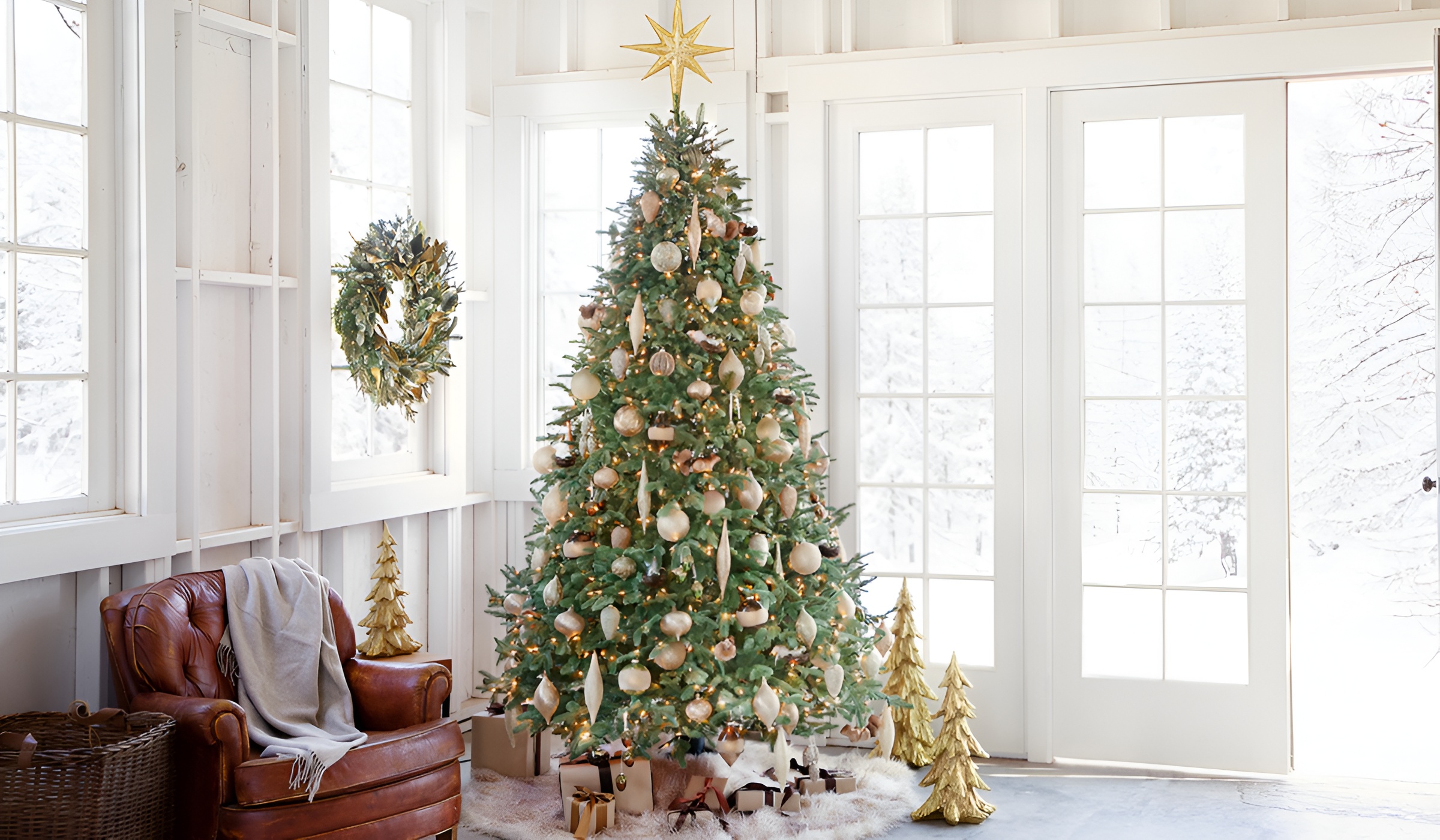 Заміський будиночок з новорічним декором