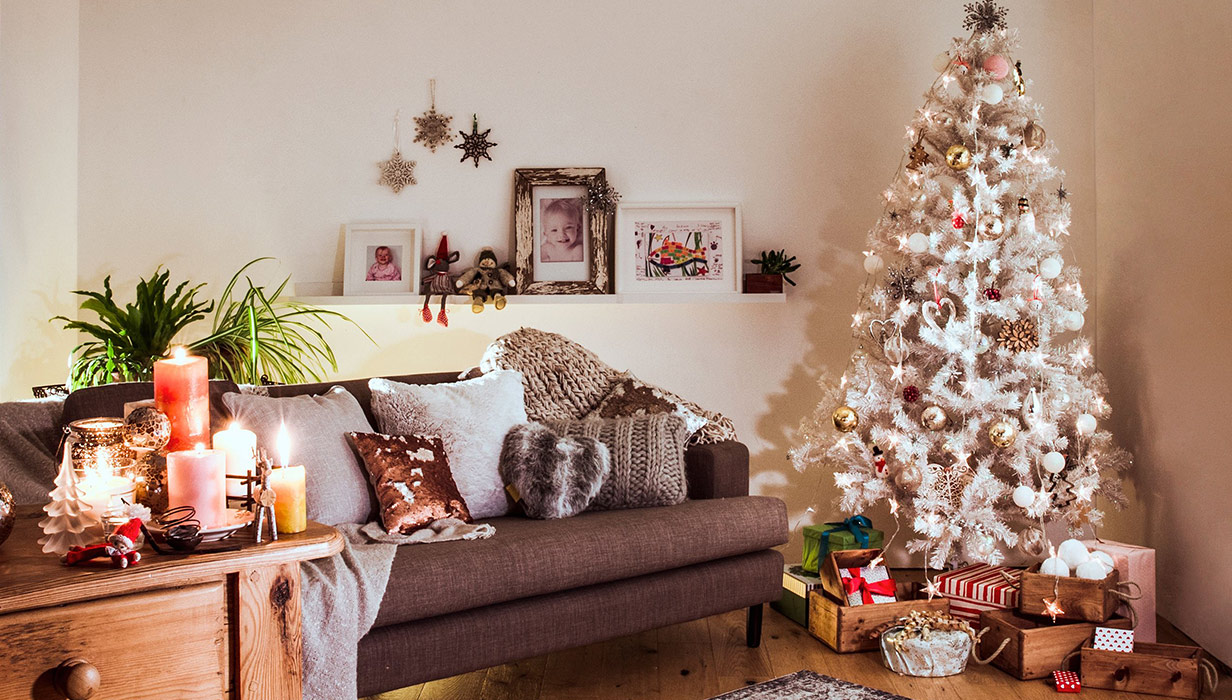 Рождественский декор с белой елкой Президентская